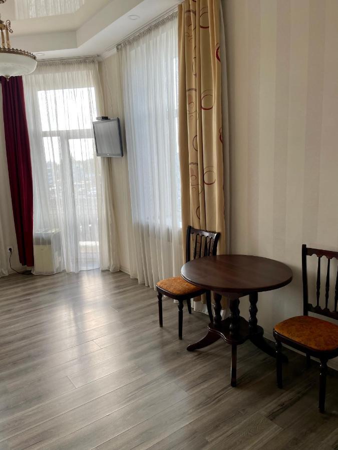 Apartment Studio -Біля Вокзалу-Недалеко Від Центру-Городоцька 151 Lviv Buitenkant foto